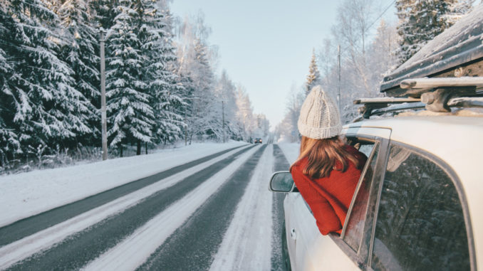 Mit dem Auto in den Winterurlaub: 5 Tipps für eine sichere und entspannte  Fahrt 